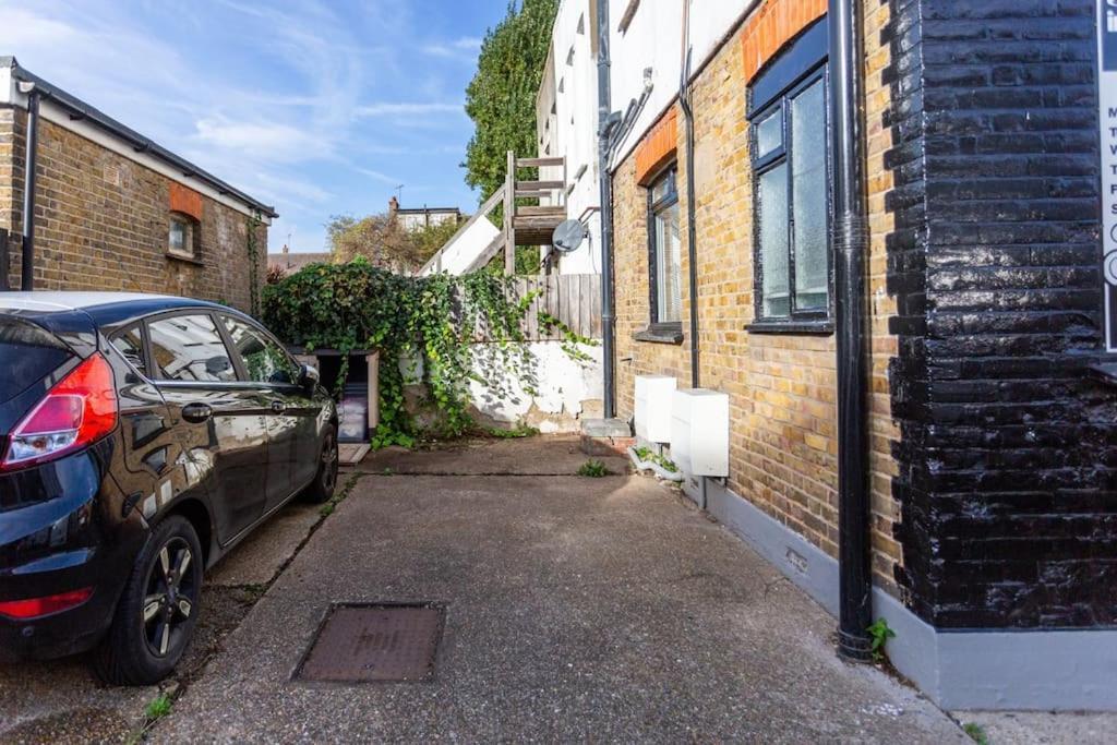 2 Bed Apartment Near The Beach Southend-on-Sea Exterior photo