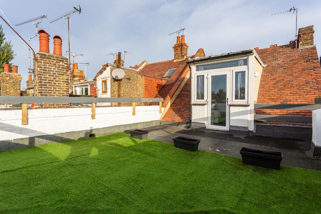 2 Bed Apartment Near The Beach Southend-on-Sea Exterior photo