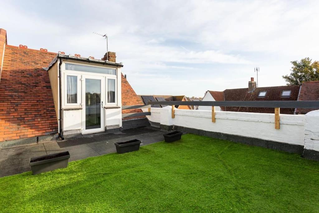 2 Bed Apartment Near The Beach Southend-on-Sea Exterior photo