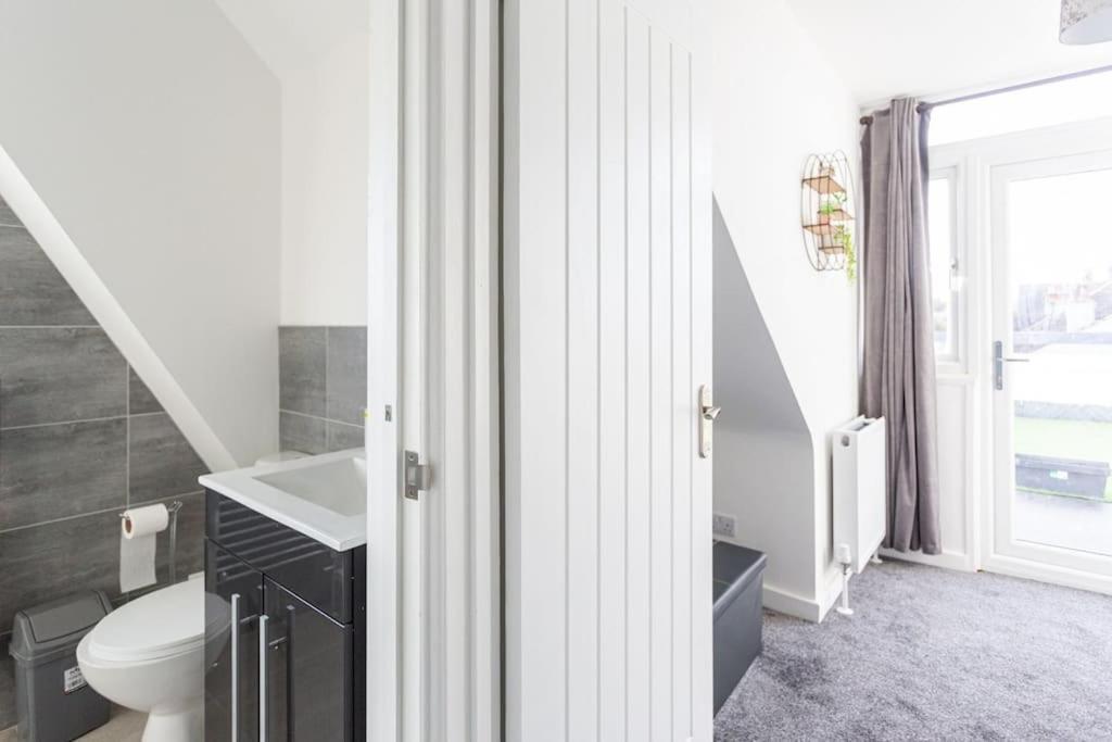 2 Bed Apartment Near The Beach Southend-on-Sea Exterior photo